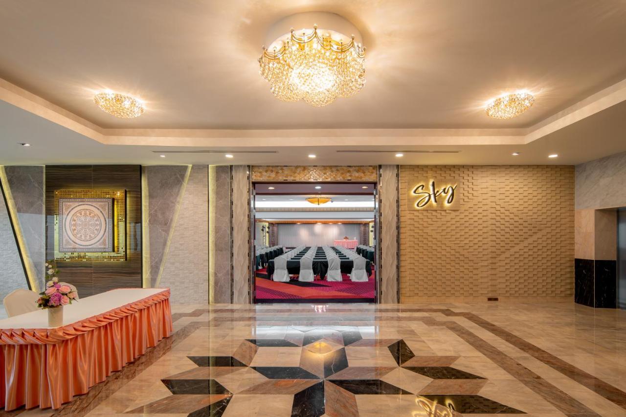 Alexander Hotel Bangkok Exterior photo