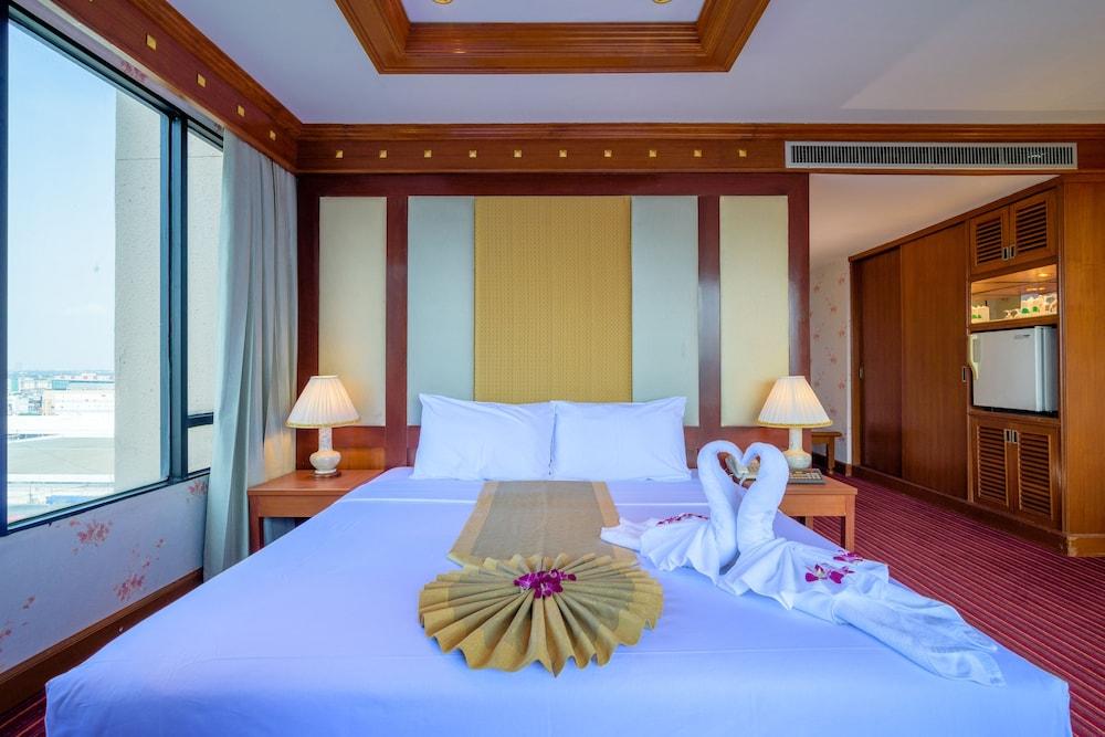 Alexander Hotel Bangkok Exterior photo